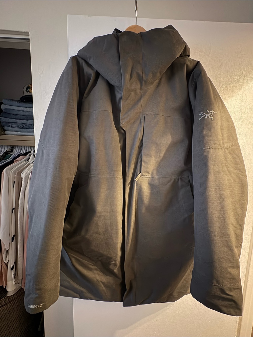 GORE-TEX Men’s Hooded Raincoat — Olive Green